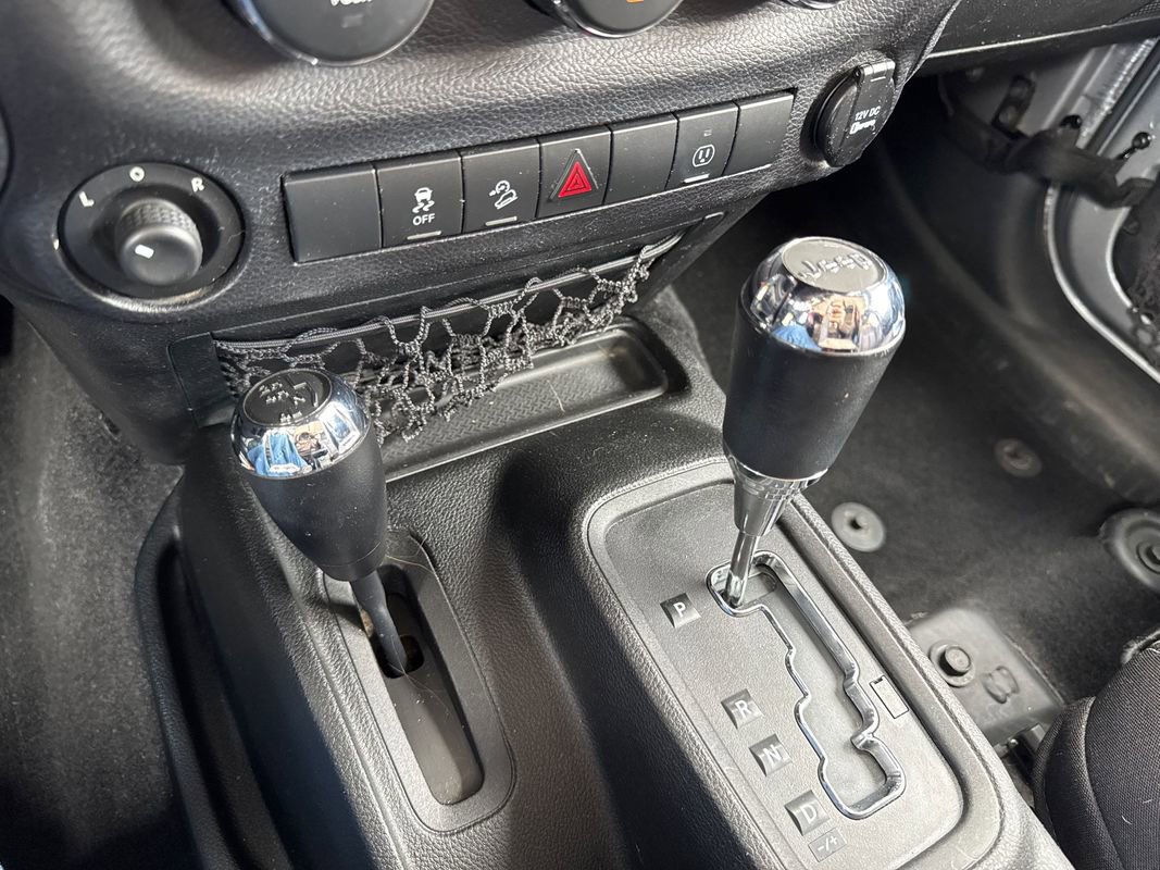 Used 2014 Jeep Wrangler Unlimited Sahara w/ Connectivity Group AWD/4WD image 30