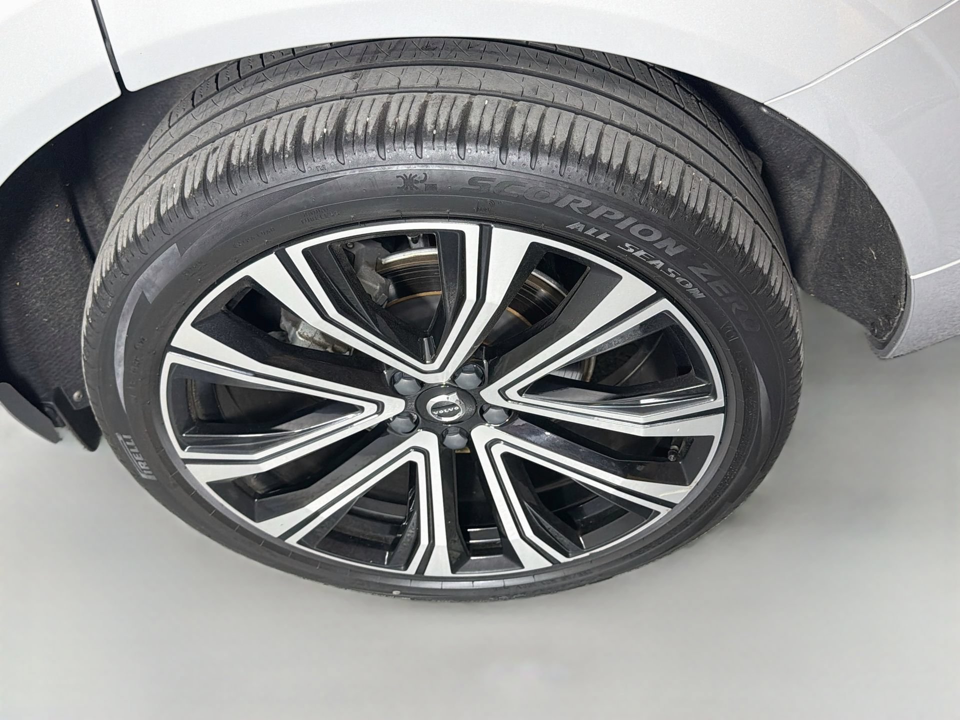 Used 2023 Volvo XC60 B5 Ultimate AWD/4WD image 33