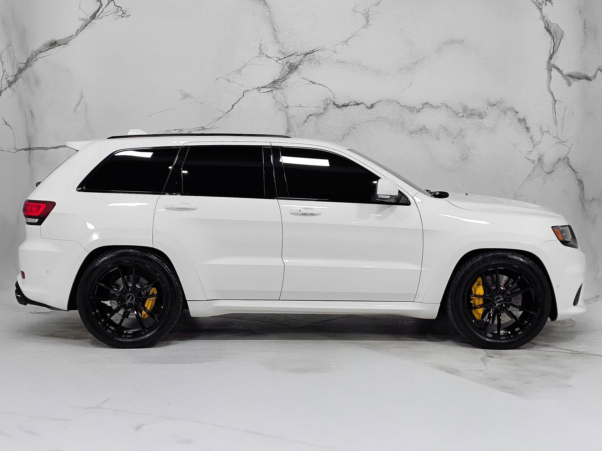 Used 2018 Jeep Grand Cherokee Trackhawk AWD/4WD image 8