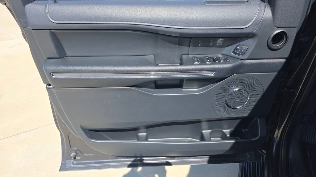 Used 2024 Ford Expedition Max XLT image 27