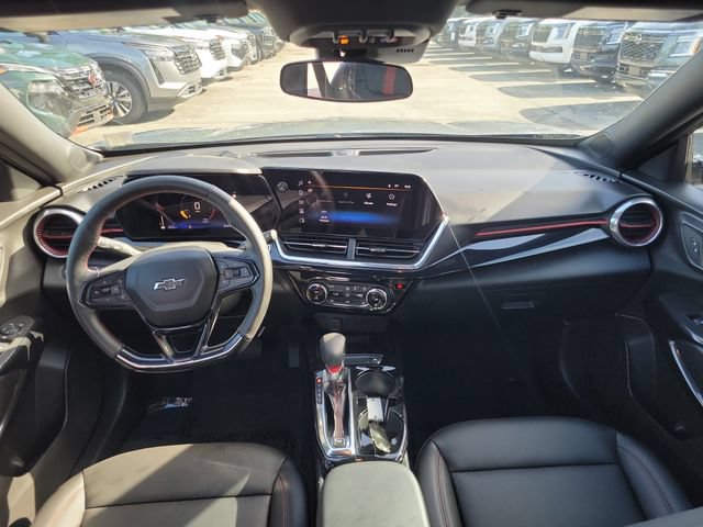 Used 2025 Chevrolet Trax RS w/ Sunroof Package FWD image 9