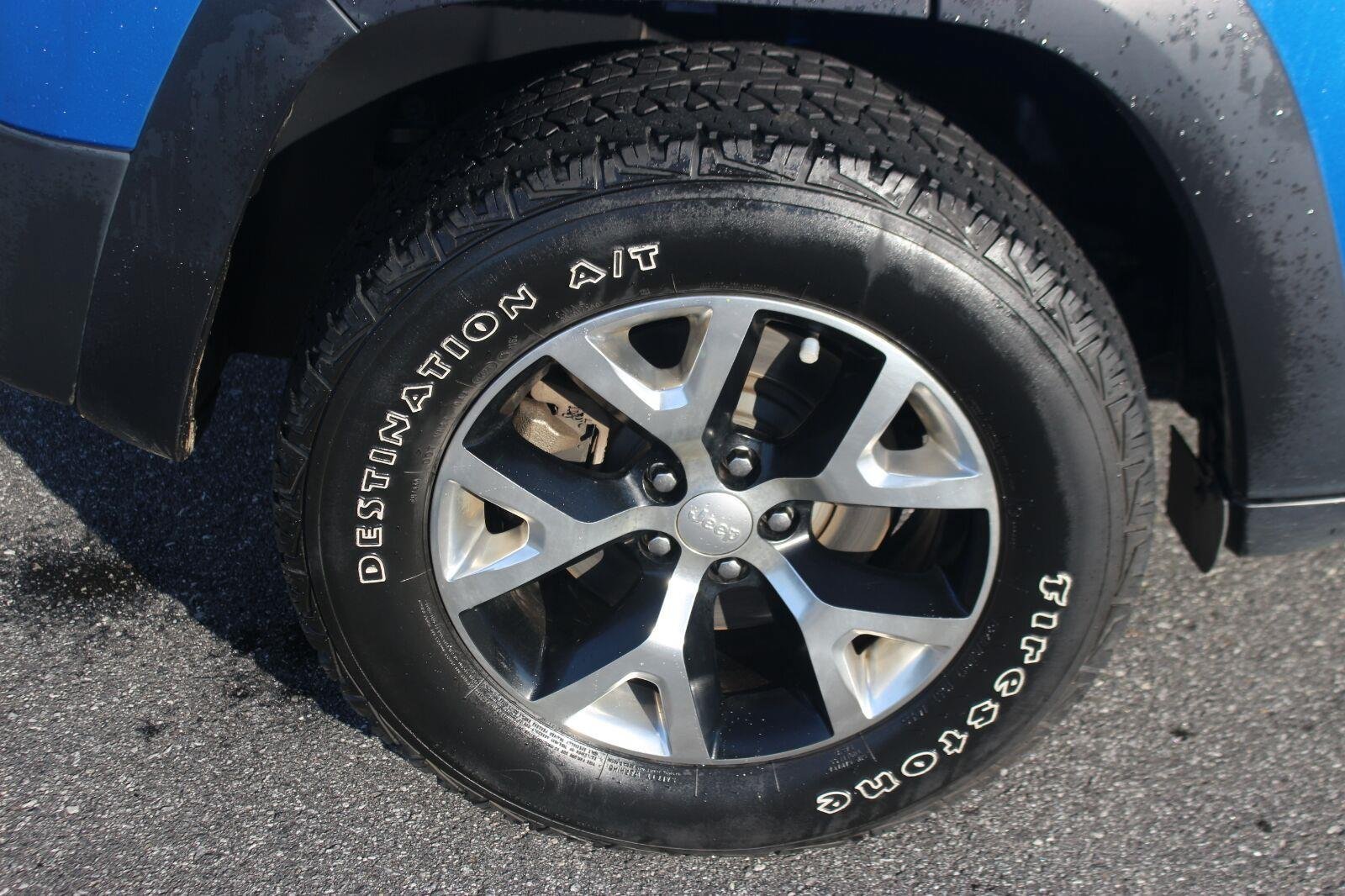Used 2018 Jeep Cherokee Trailhawk w/ Quick Order Package 27L AWD/4WD image 37