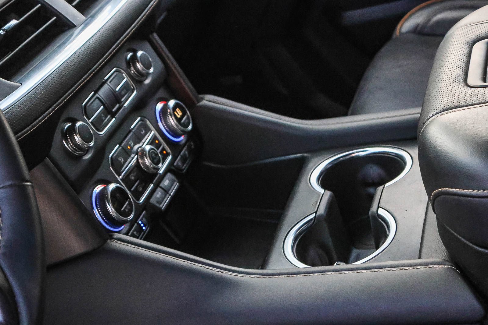 Used 2024 GMC Yukon AT4 w/ AT4 Premium Plus Package AWD/4WD image 26