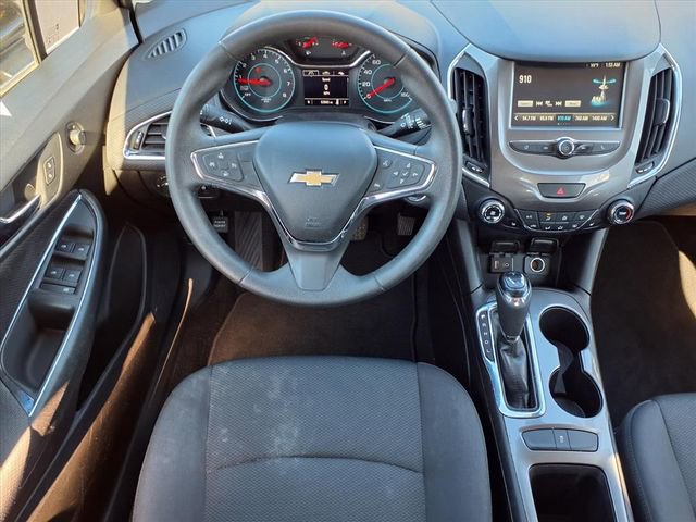 Used 2018 Chevrolet Cruze LT w/ Convenience Package image 6