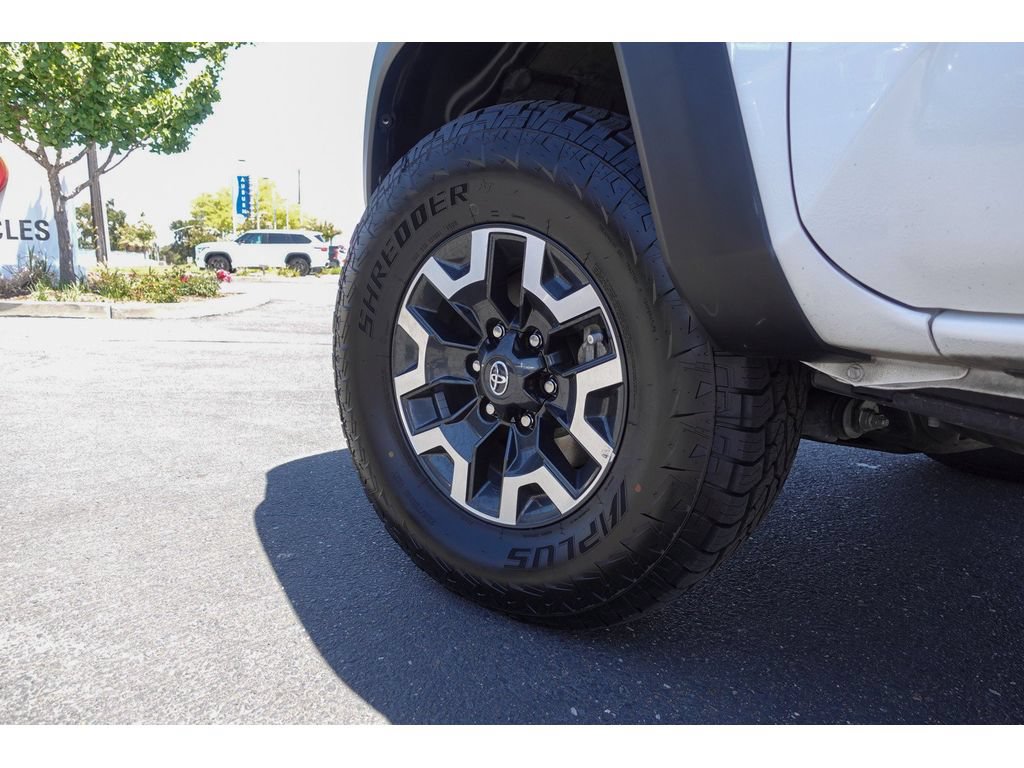 Certified 2023 Toyota Tacoma TRD Off-Road w/ Advanced Technology Package AWD/4WD image 11
