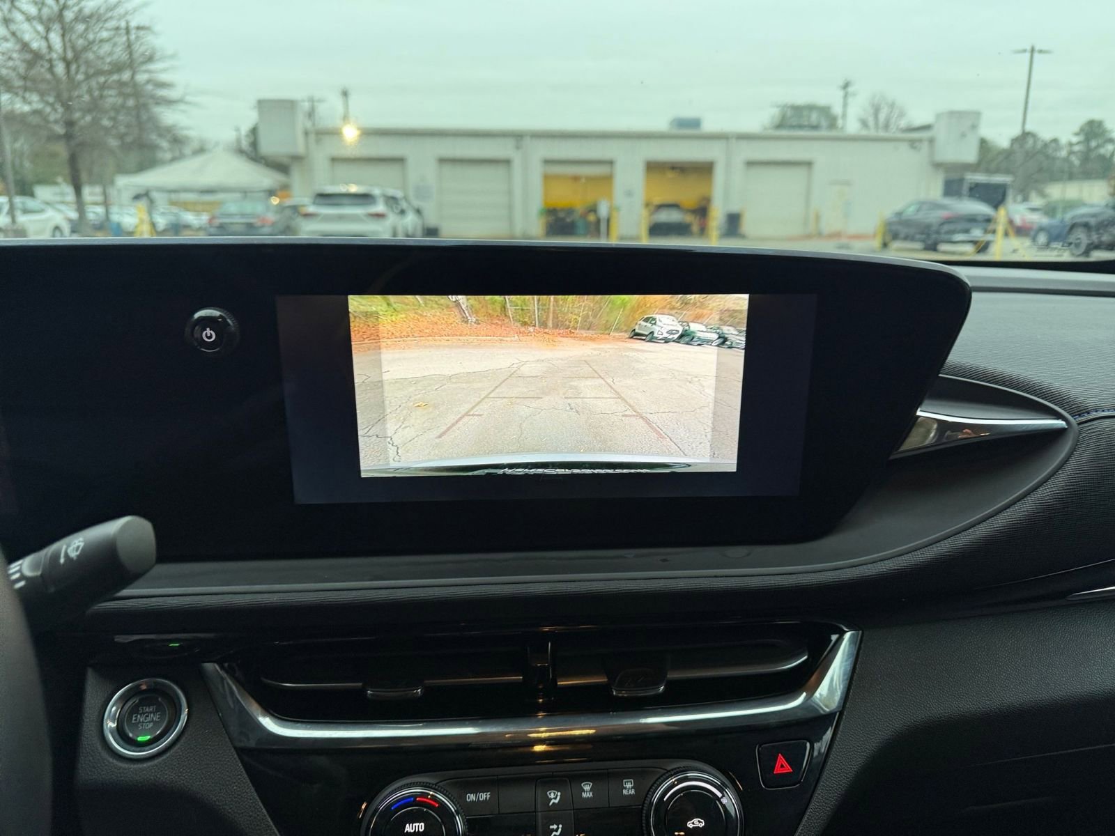 Used 2025 Buick Envista Sport Touring image 17