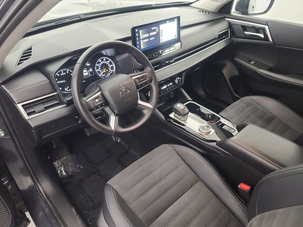Used 2025 Mitsubishi Outlander SE AWD/4WD image 27