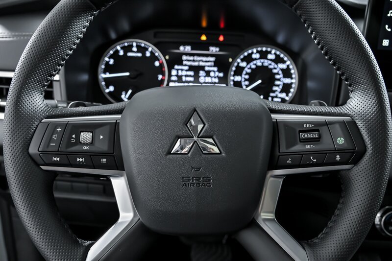 New 2025 Mitsubishi Outlander AWD image 19