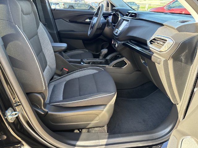 Used 2023 Chevrolet TrailBlazer LT FWD image 14