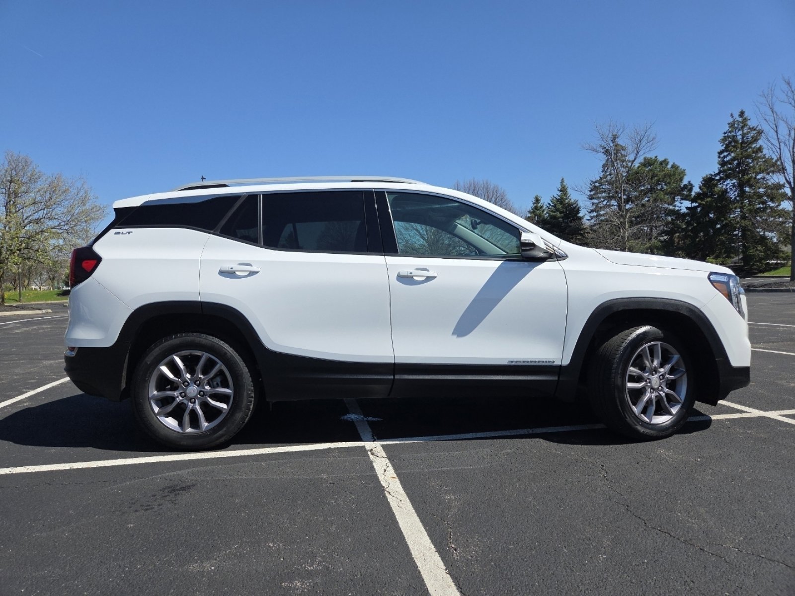 Used 2023 GMC Terrain SLT image 19