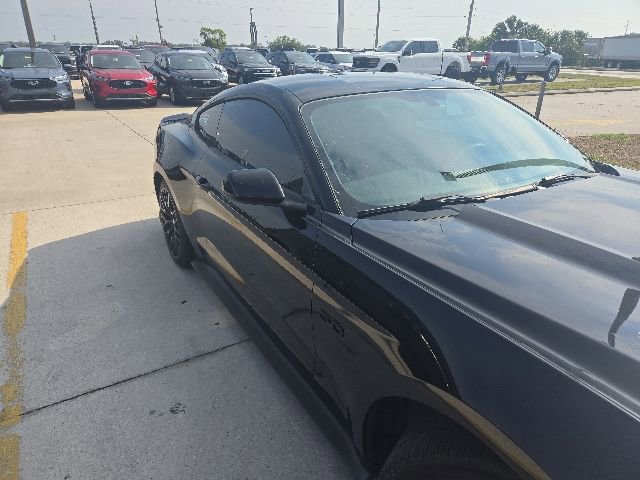 Used 2017 Ford Mustang GT w/ Black Accent Package RWD image 7
