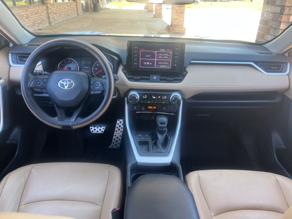 Used 2019 Toyota RAV4 XLE w/ Convenience Package FWD image 13
