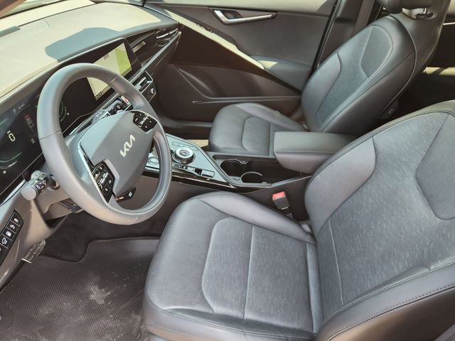 Used 2023 Kia Niro SX Touring image 11