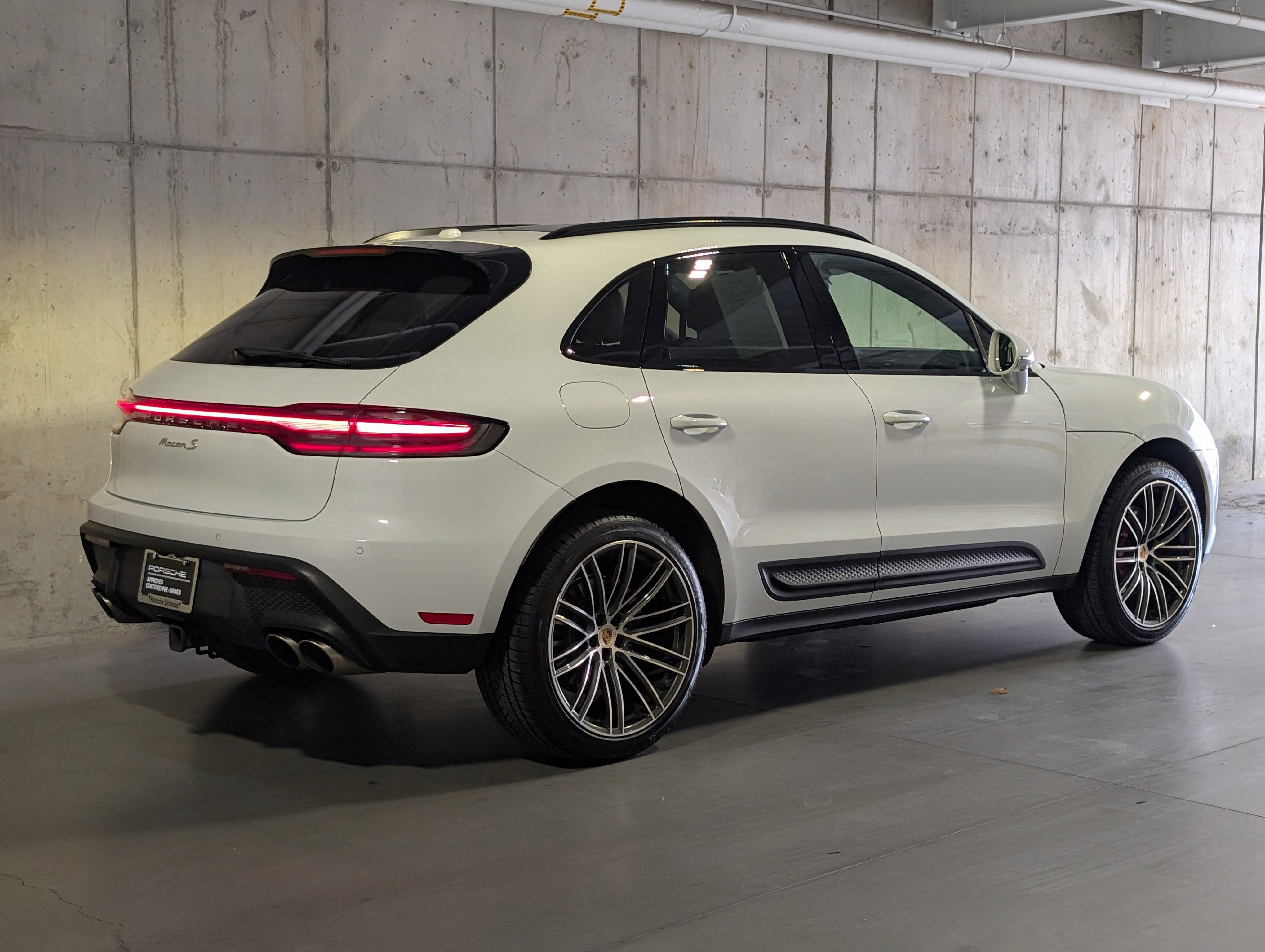 Certified 2023 Porsche Macan S AWD/4WD image 9