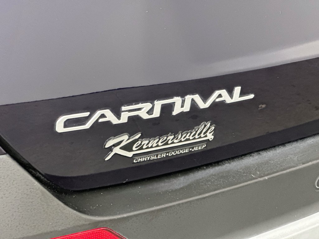 Used 2025 Kia Carnival FWD image 27