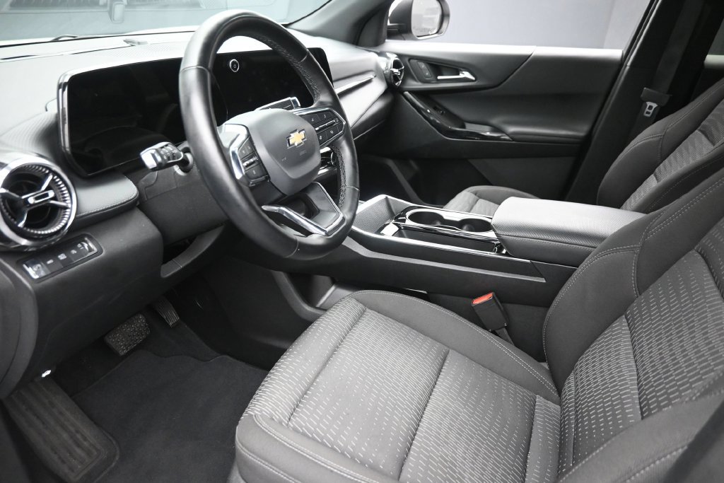 Used 2025 Chevrolet Equinox LT AWD/4WD image 17