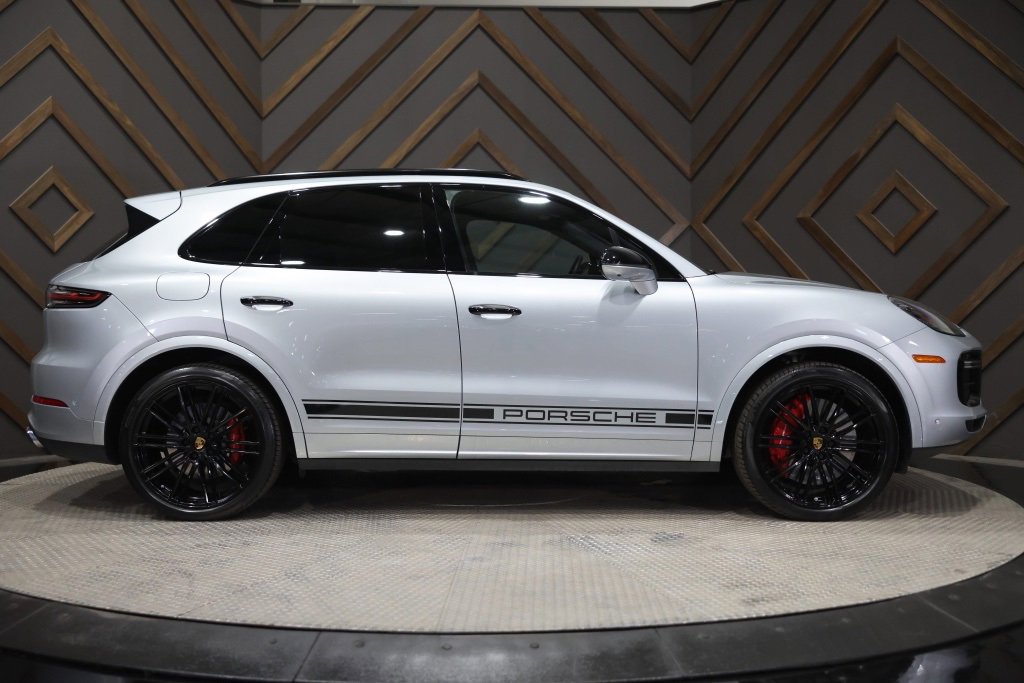 Used 2022 Porsche Cayenne Turbo image 12