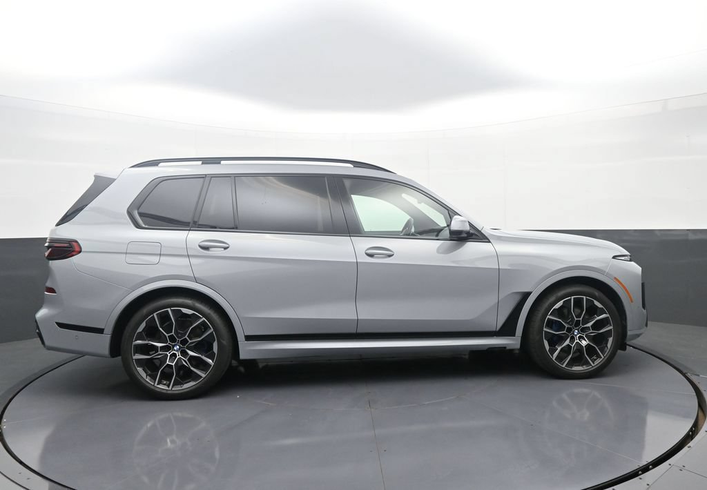 Used 2026 BMW X7 xDrive40i w/ M Sport Package AWD/4WD image 8