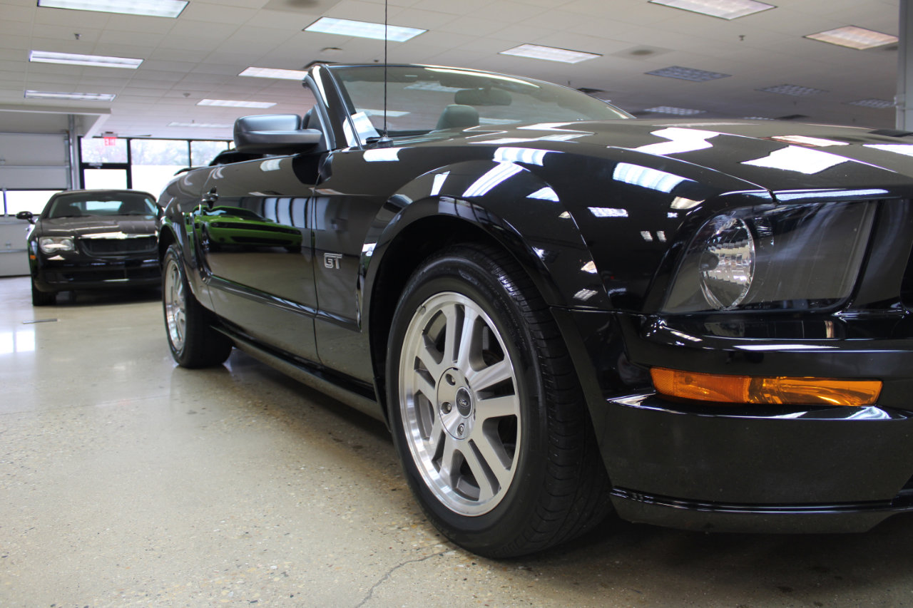 Used 2005 Ford Mustang GT image 18