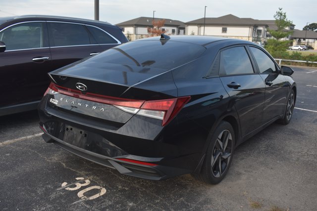 Used 2023 Hyundai Elantra SEL w/ Convenience Package FWD image 4