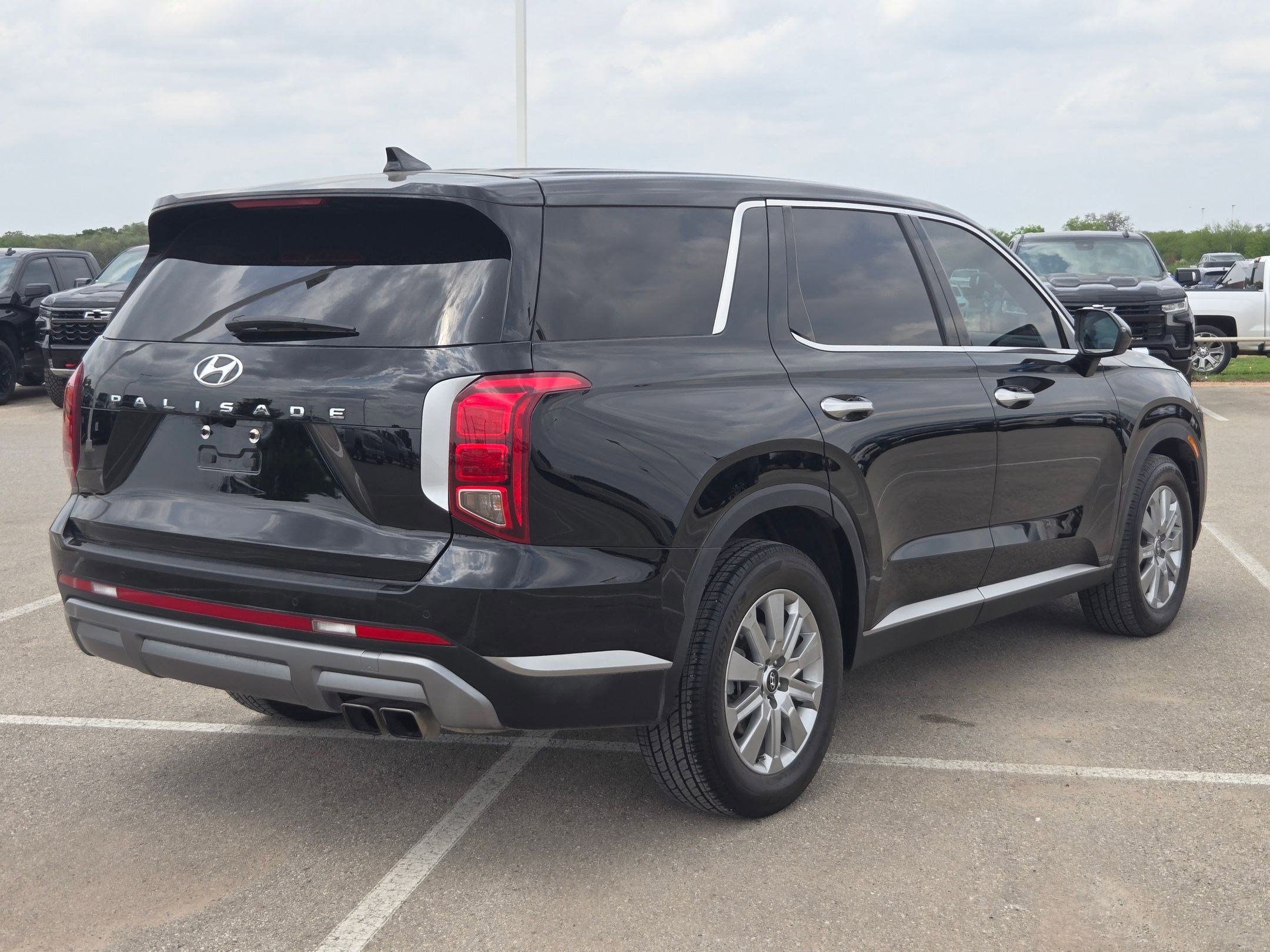 Used 2025 Hyundai Palisade SE image 3