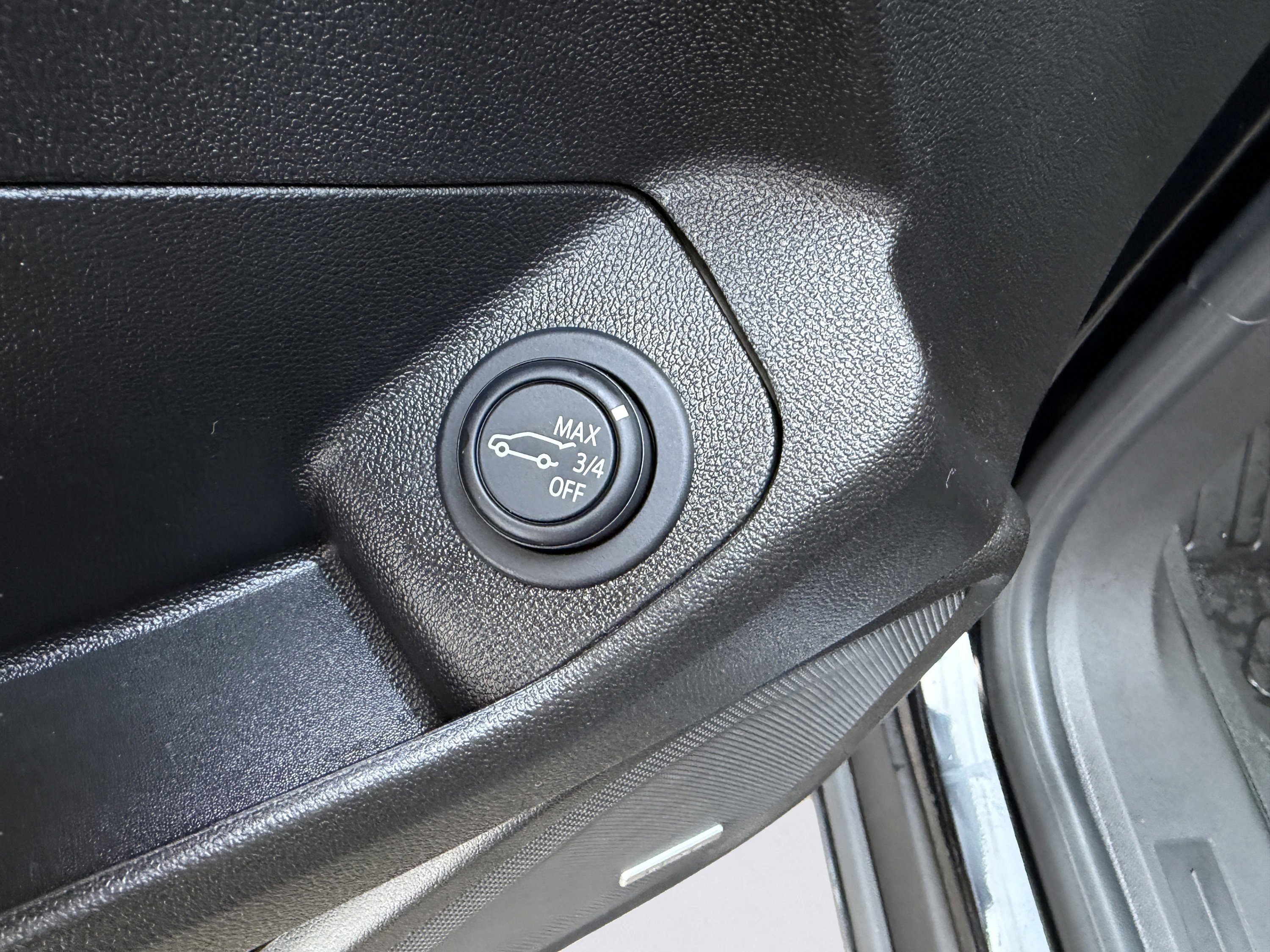 Used 2024 GMC Terrain SLT w/ Infotainment Package II image 34