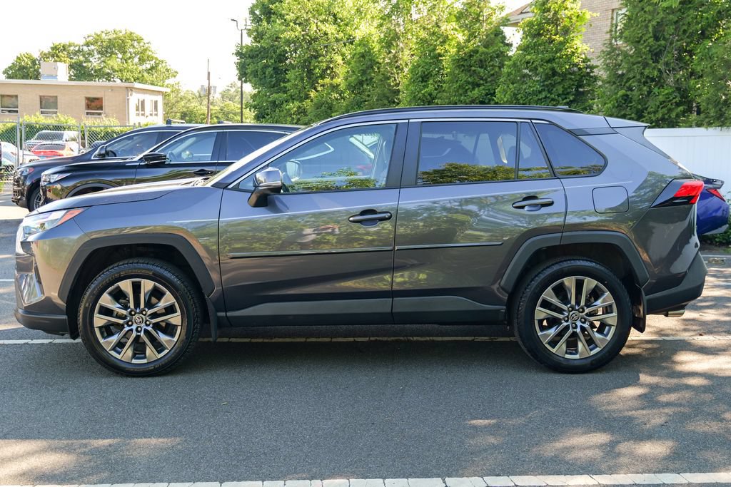 Used 2023 Toyota RAV4 XLE Premium AWD/4WD image 4