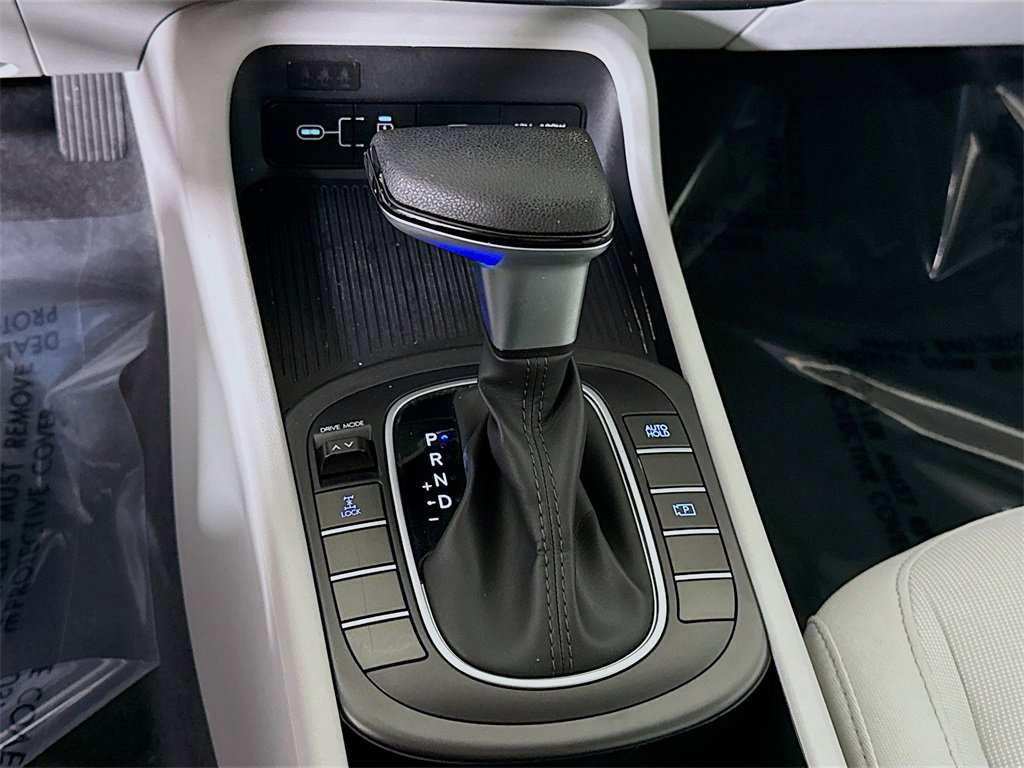 Certified 2025 Hyundai Kona SE image 11