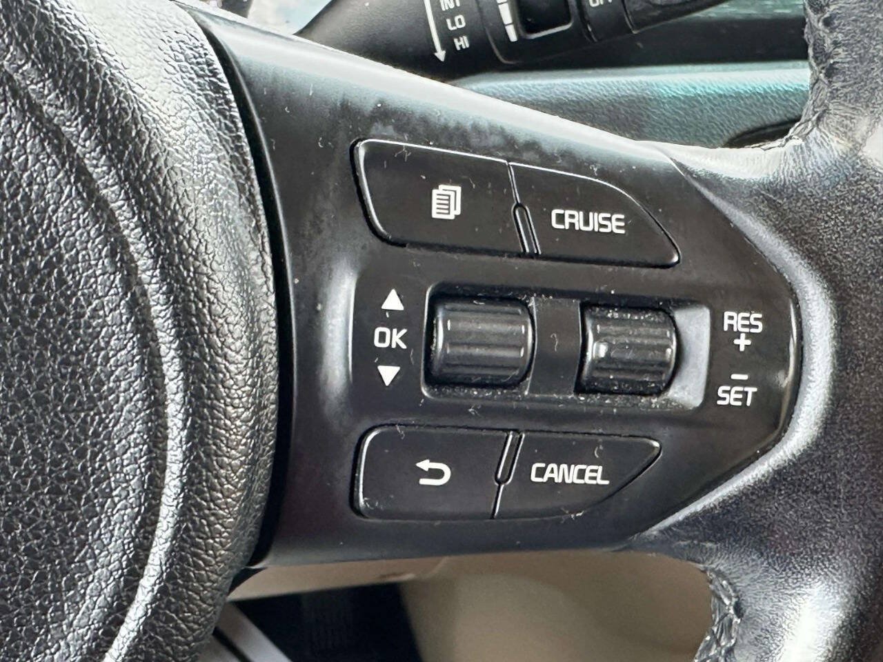 Used 2017 Kia Sedona LX w/ LX Essentials Premium Package FWD image 27