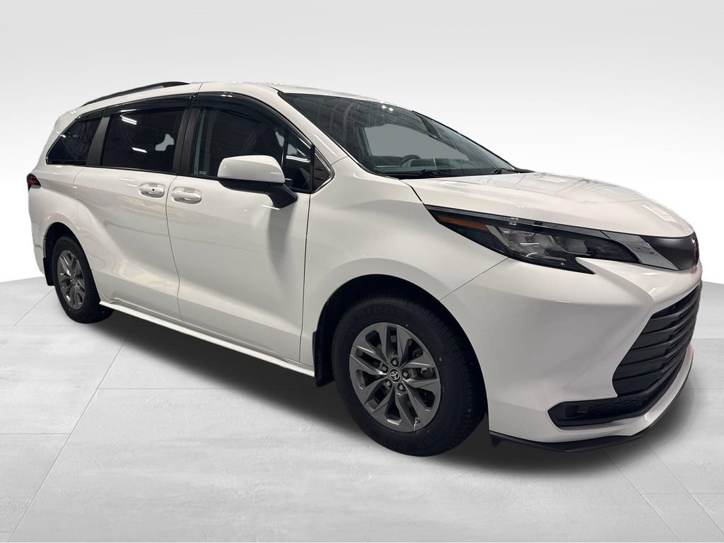 Used 2022 Toyota Sienna LE FWD image 48