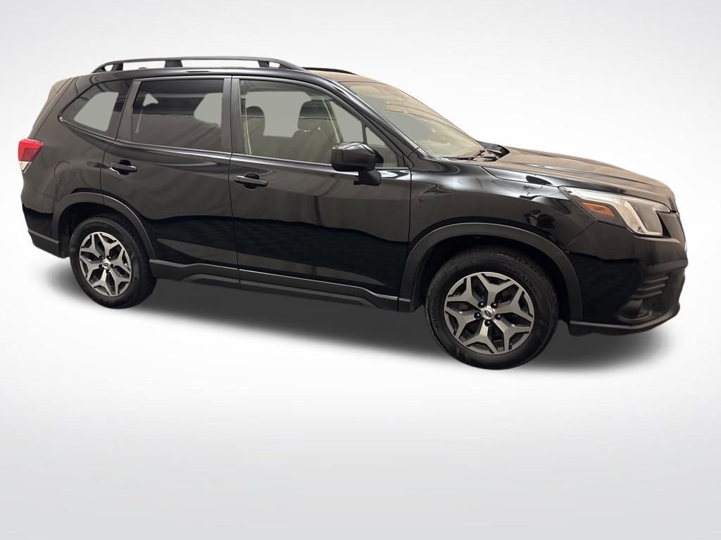 Used 2023 Subaru Forester Premium image 4