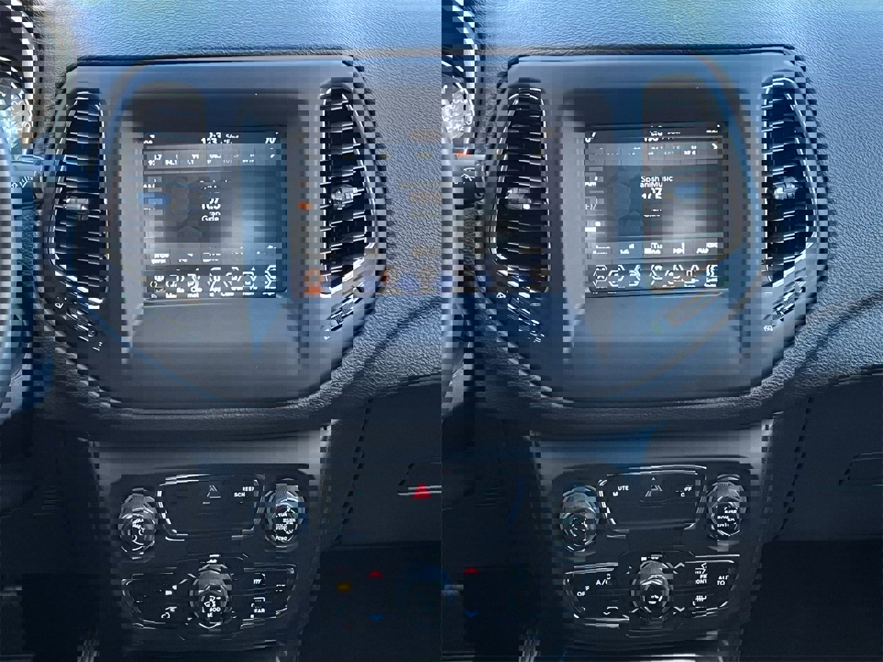 Used 2020 Jeep Compass Latitude w/ Cold Weather Group image 15