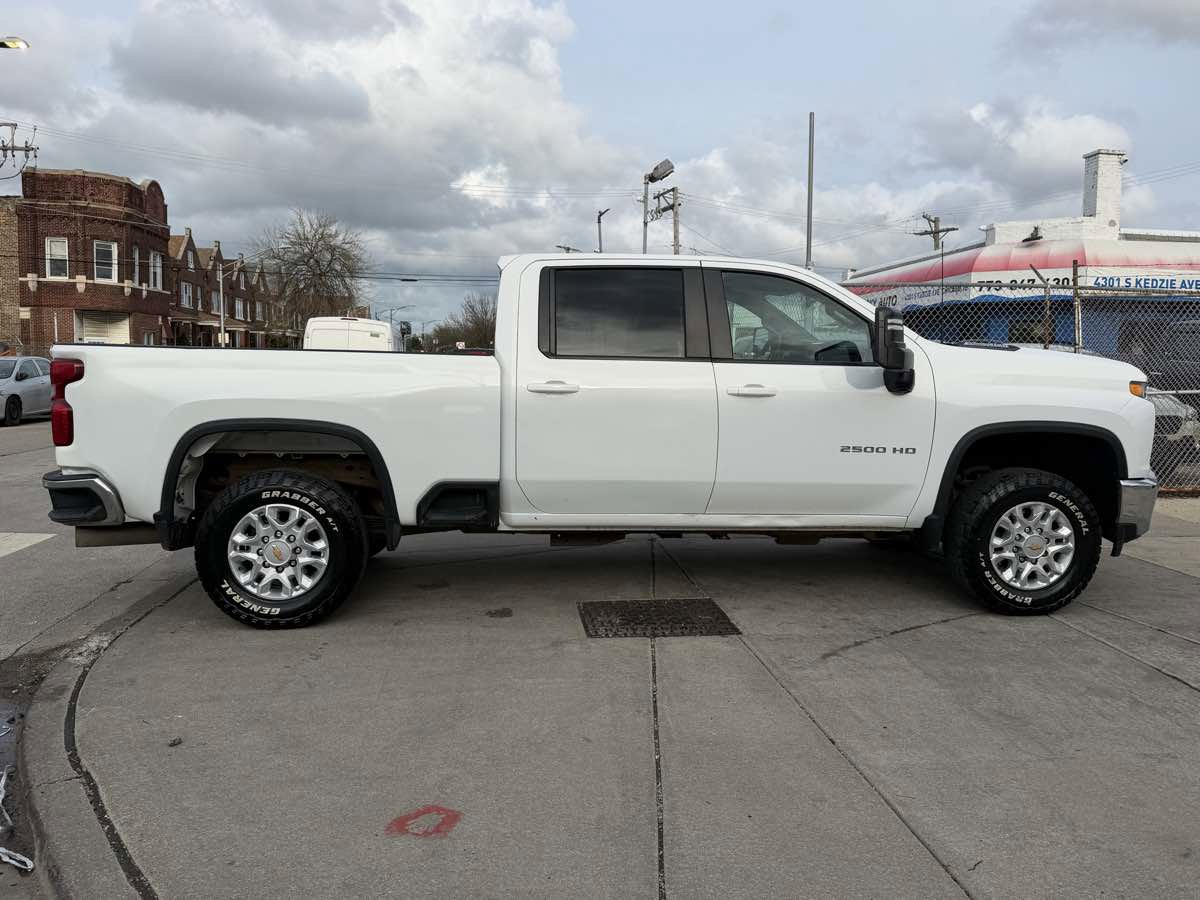 Used 2021 Chevrolet Silverado 2500 LT w/ Fleet Comfort Package AWD/4WD image 4