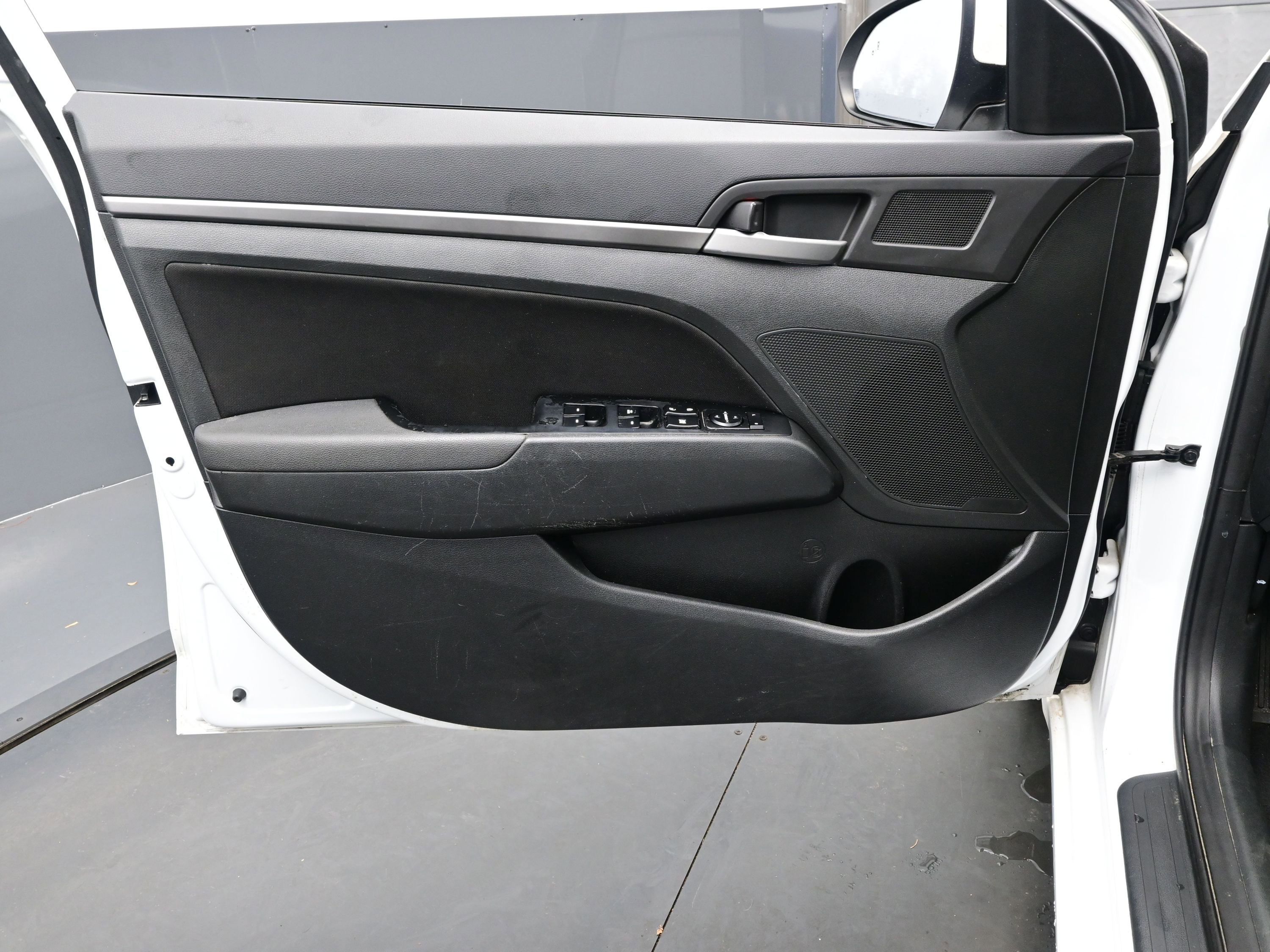 Used 2017 Hyundai Elantra Value Edition image 9