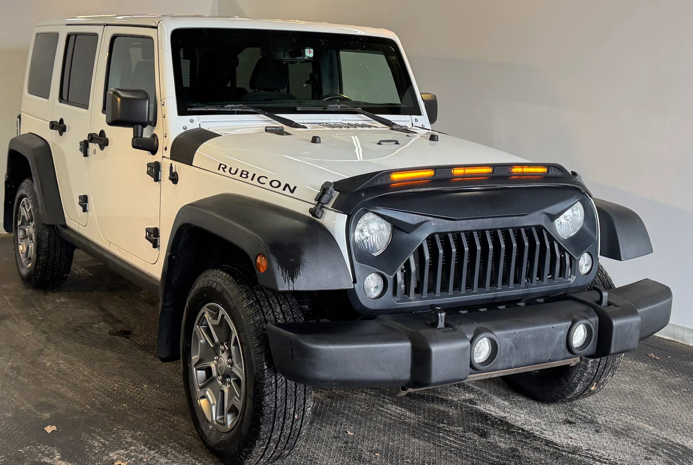 Used 2015 Jeep Wrangler Unlimited Rubicon image 2