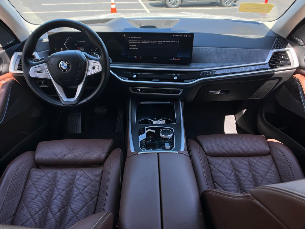 Used 2023 BMW X7 xDrive40i w/ Premium Package image 14
