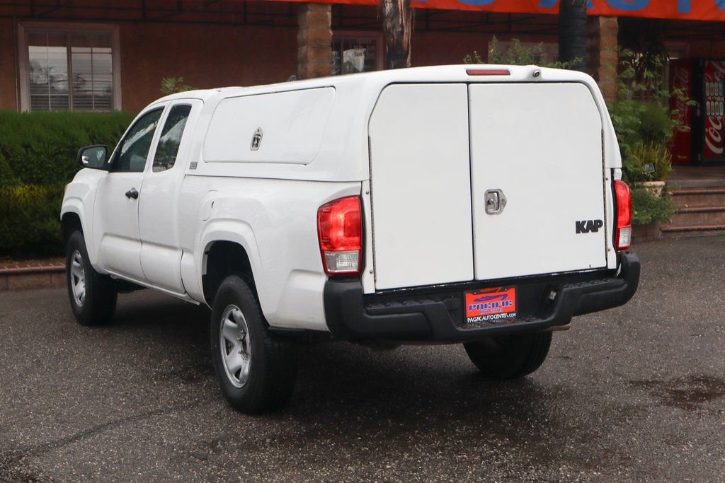 Used 2016 Toyota Tacoma SR image 6