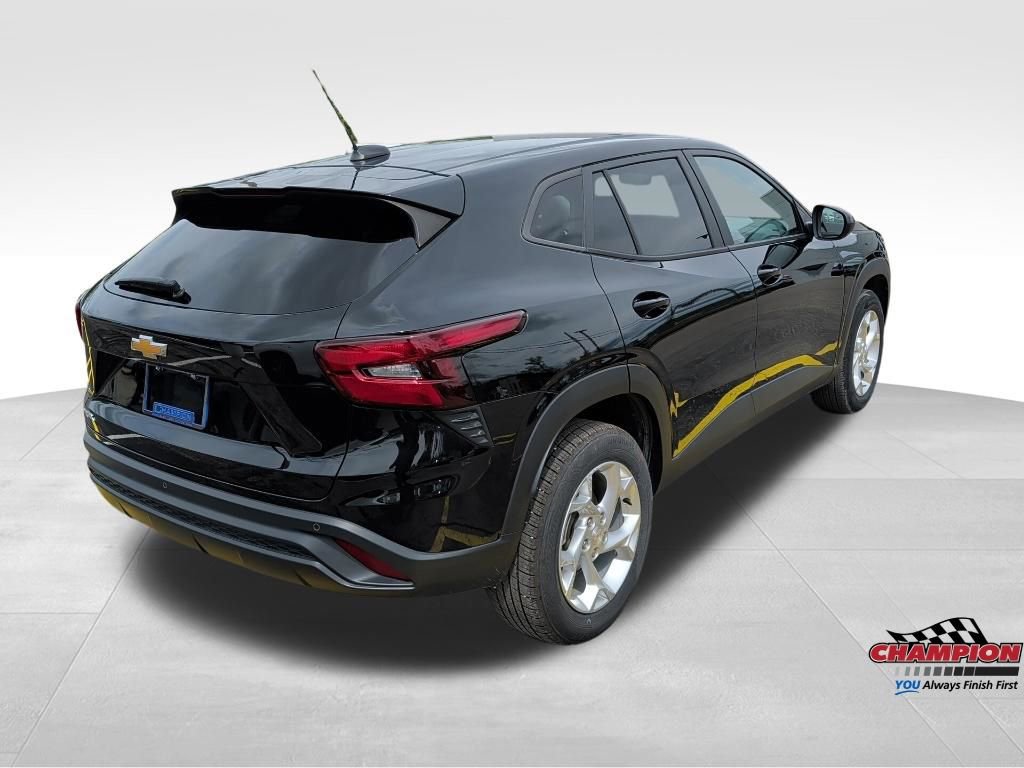 Used 2024 Chevrolet Trax LS w/ LS Convenience Package FWD image 4