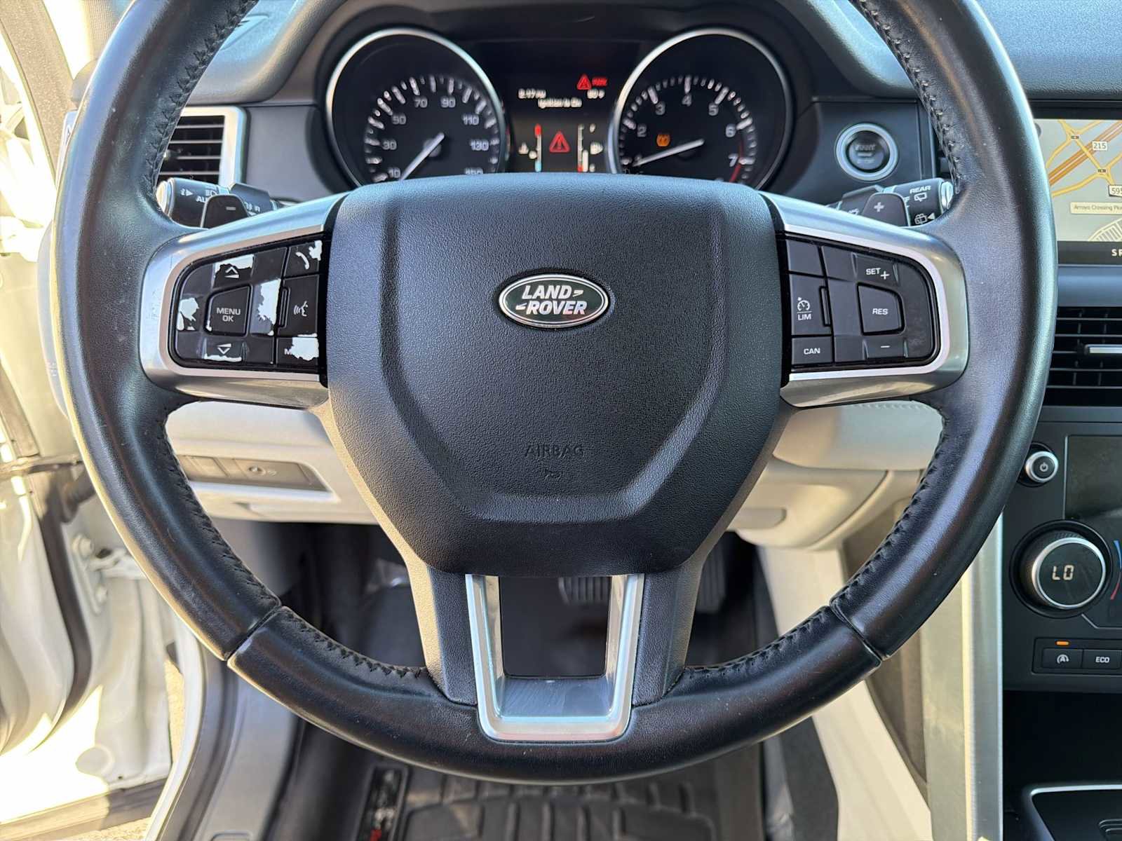 Used 2016 Land Rover Discovery Sport SE image 22
