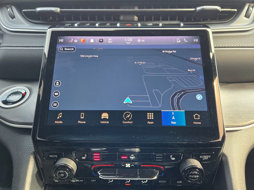 Used 2025 Jeep Grand Cherokee Limited w/ Black Appearance Package image 23