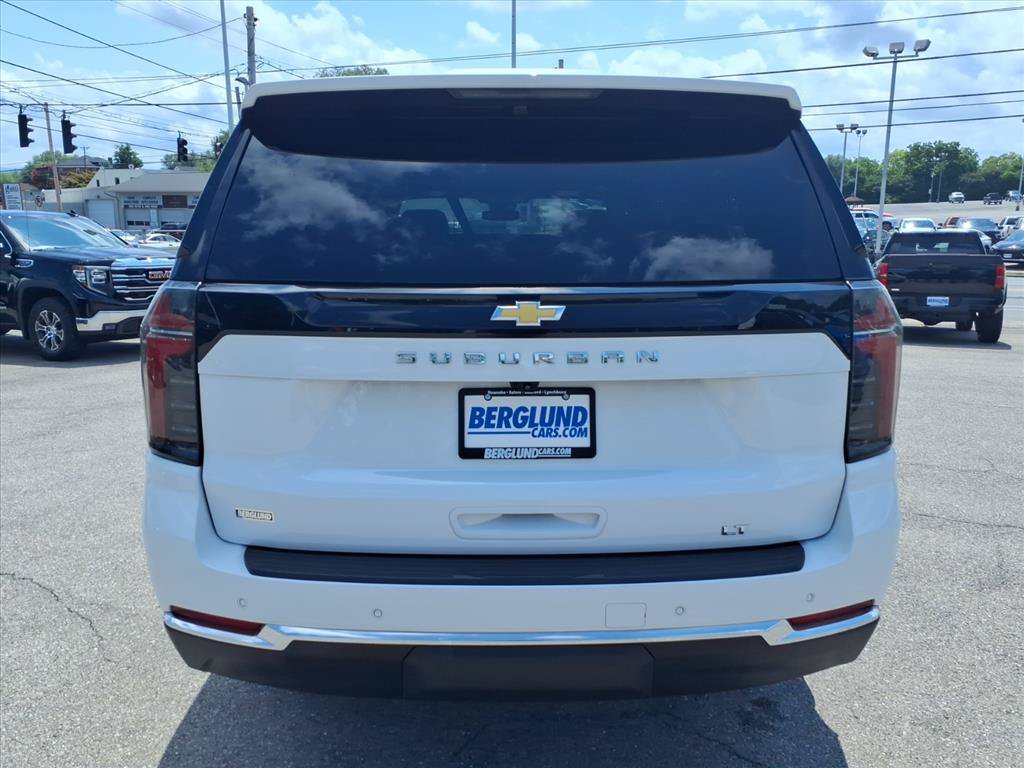 Used 2025 Chevrolet Suburban LT AWD/4WD image 5