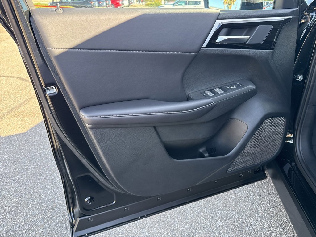 New 2025 Mitsubishi Outlander SE image 28