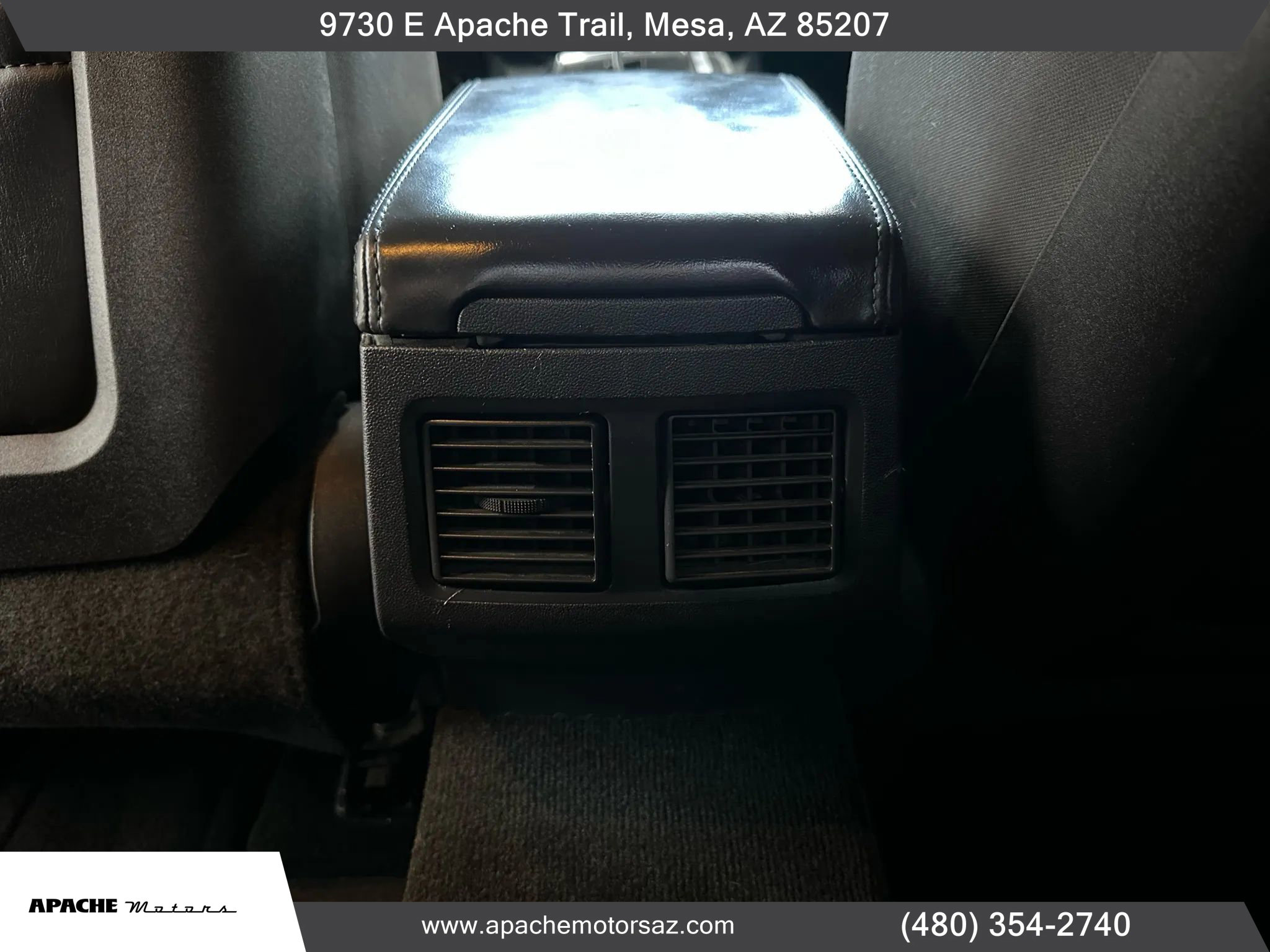 Used 2014 Dodge Challenger SXT image 28