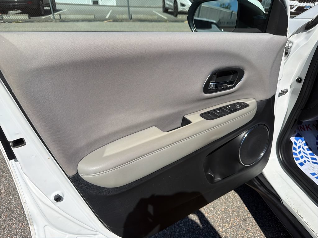 Used 2017 Honda HR-V EX image 10