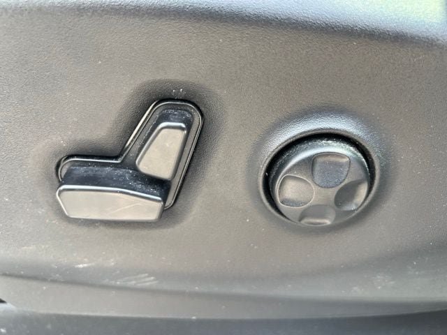 Used 2023 Chrysler Pacifica Touring-L AWD/4WD image 20