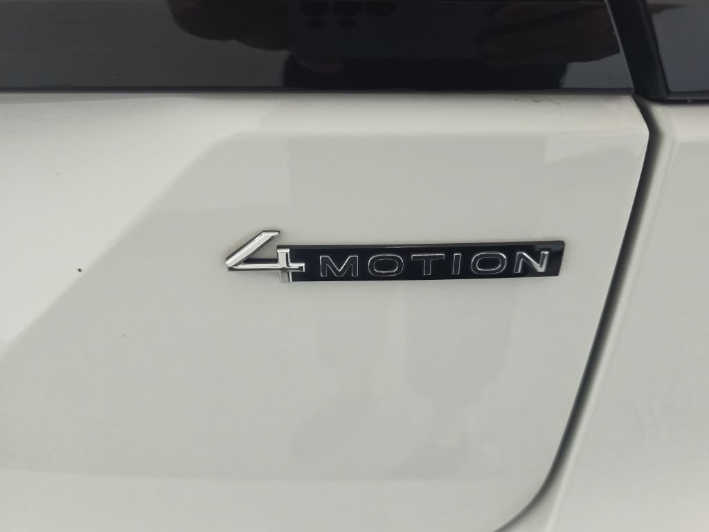 Certified 2024 Volkswagen Atlas Peak Edition SE AWD/4WD image 14