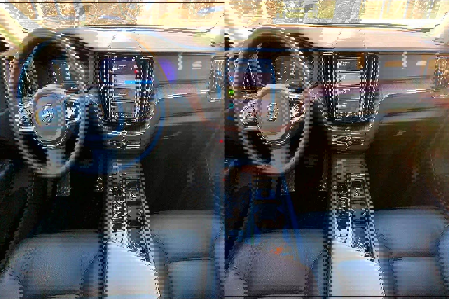 Used 2024 Volvo XC60 B5 Plus image 16