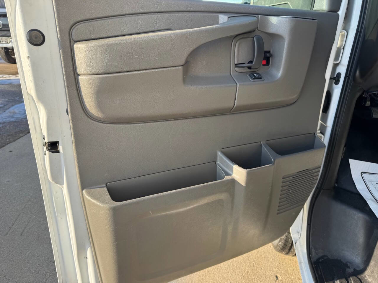 Used 2014 Chevrolet Express 3500 3500 2dr 139 in. WB Cutaway  w image 16