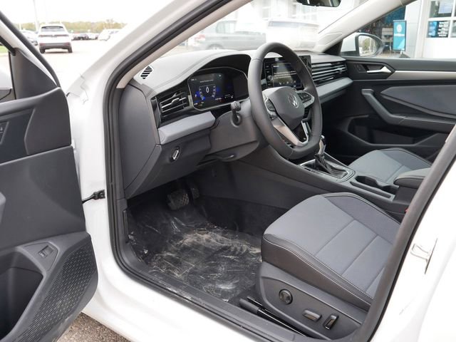 New 2025 Volkswagen Jetta SE FWD image 7