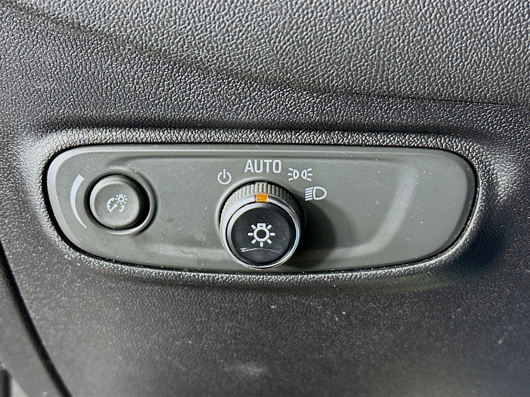 Used 2018 Chevrolet Equinox LS image 16